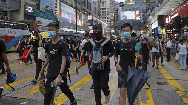 V Hongkongku se v sobotu seli prodemokratit demonstranti i stoupenci mstn vldy k dal demonstracm (17. srpna 2019)