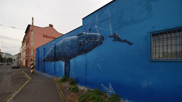Ve tvrti Trnovany ztvrnil teplick sprejer Camo velrybu.