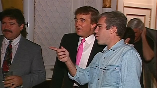 Jeffrey Epstein s Donaldem Trumpem na archivnch zbrech z roku 1992