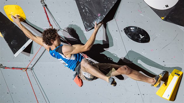 Adam Ondra na mistrovstv svta v japonskm Haiodi.