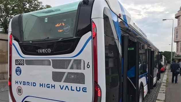 Prask dopravn podnik zaal testovat hybridn autobus Urbanway od vrobce Iveco Czech Republic.