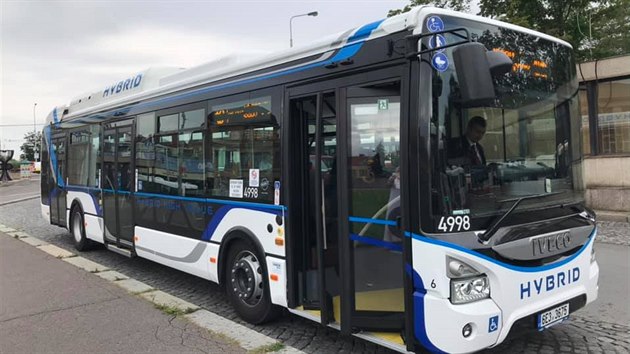 Prask dopravn podnik zaal testovat hybridn autobus Urbanway od vrobce Iveco Czech Republic. (12.8.2019)