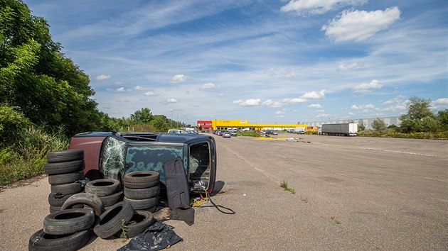 Pozemky v hradeck sti Bezhrad, kde maj vyrst rozshl logistick sklady.