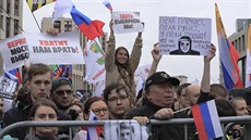 Protesty v Moskv za umonní kandidátm opozice zúastnit se voleb (10. srpna...