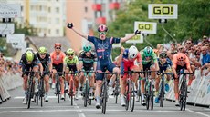 Ital Alberto Dainese z týmu SEG Racing Academy se raduje z vítězství ve třetí... Ital Alberto Dainese z týmu SEG Racing Academy se raduje z vítězství ve třetí...