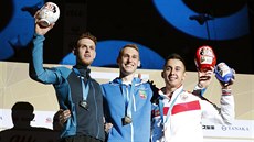 Sportovní lezec Jan Kříž (vlevo) získal na MS v Hačiodži druhé místo v lezení... Sportovní lezec Jan Kříž (vlevo) získal na MS v Hačiodži druhé místo v lezení...