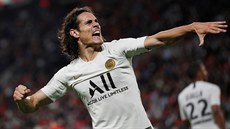 Edinson Cavani z PSG slaví gól do sít Rennes.