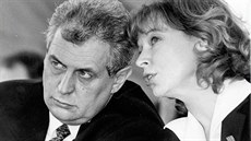 Mezi Petrou Buzkovou a Milošem Zemanem to jiskřilo. Místopředsedkyně ČSSD... Mezi Petrou Buzkovou a Milošem Zemanem to jiskřilo. Místopředsedkyně ČSSD...