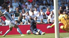 Gareth Bale z Realu Madrid (uprostřed) v akci během úvodního utkání španělské... Gareth Bale z Realu Madrid (uprostřed) v akci během úvodního utkání španělské...