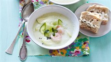 Okurková polévka s jablkem a krevetami Okurková polévka s jablkem a krevetami