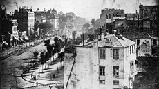 Pohled na „Boulevard du Temple“, který vyfotografoval Daguerre na konci roku... Pohled na „Boulevard du Temple“, který vyfotografoval Daguerre na konci roku...