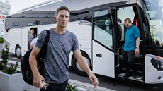 Milan Škoda při přesunu fotbalové Slavie na předkolo Ligy mistrů do Rumunska. Milan Škoda při přesunu fotbalové Slavie na předkolo Ligy mistrů do Rumunska.