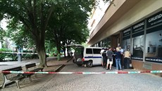 Policie na místě zadržela 30letého cizince. Ten však odmítá vypovídat. Policie na místě zadržela 30letého cizince. Ten však odmítá vypovídat.