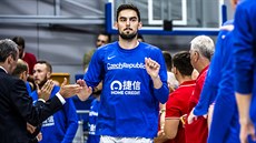 Tomáš Satoranský nastupuje k zápasu. Tomáš Satoranský nastupuje k zápasu.