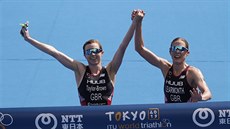 Britské triatlonistky Georgia Taylorová Brownová (vlevo) a Jessica Learmonthová... Britské triatlonistky Georgia Taylorová Brownová (vlevo) a Jessica Learmonthová...