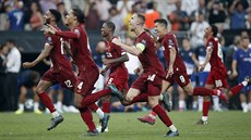 Fotbalisté Liverpoolu slaví triumf v Superpoháru proti Chelsea. Fotbalisté Liverpoolu slaví triumf v Superpoháru proti Chelsea.