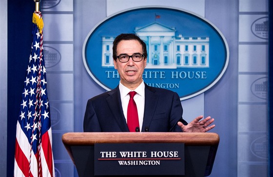 Americkı ministr financí Steven Mnuchin mluví o nové facebookové kryptoměnové...
