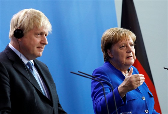 Angela Merkelová s Borisem Johnsonem. (21. srpna 2019)