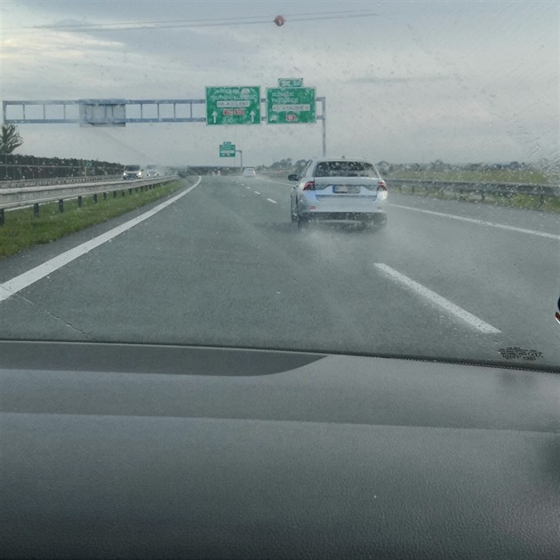 Setkání na dálnici s pravděpodobným prototypem Škody Octavia