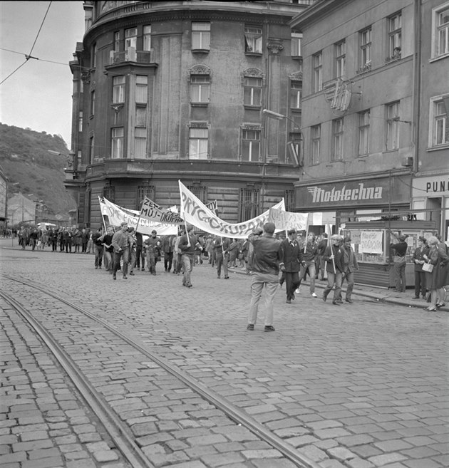 Centrum Ústí se od ranních hodin 21. srpna 1968 zaalo zaplovat lidmi. Konaly...