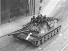 Okupace Brna 1968: Okupanti projdjc ulicemi Brna