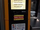 Dopravní podnik začíná označovat nové porouchané terminály na jízdenky nálepkami. Zařízení na Pankráci zkolabovalo dnes ráno již po několikáté. Zaseklých terminálů jsem viděl už více. Například minulý týden na Nádraží Veleslavín. Dopravní podnik začíná označovat nové porouchané terminály na jízdenky nálepkami. Zařízení na Pankráci zkolabovalo dnes ráno již po několikáté. Zaseklých terminálů jsem viděl už více. Například minulý týden na Nádraží Veleslavín.