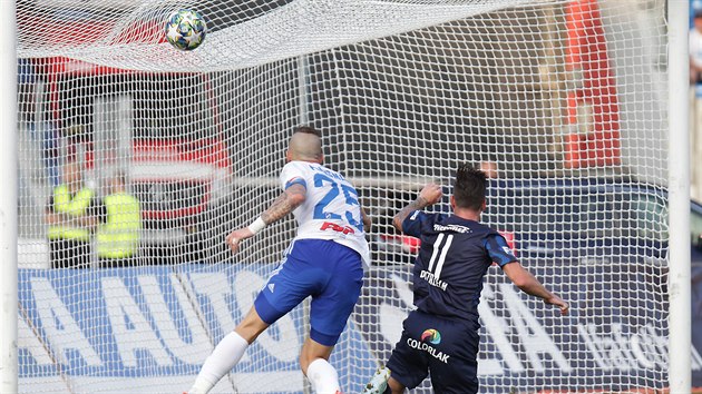 Jiří Fleišman z Ostravy byl rychlejší než Milan Petržela ze Slovácka a... Jiří Fleišman z Ostravy byl rychlejší než Milan Petržela ze Slovácka a...