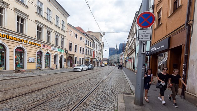 Frekventovaná ulice 8. května v centru Olomouce. Již roky potřebuje především... Frekventovaná ulice 8. května v centru Olomouce. Již roky potřebuje především...