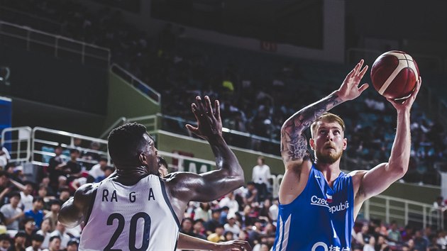 Patrik Auda v přípravném utkání českých basketbalistů proti Koreji. Patrik Auda v přípravném utkání českých basketbalistů proti Koreji.