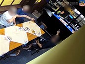 Muž střílel v baru, protože mu tam obsluha nechtěla dovolit kouřit Muž střílel v baru, protože mu tam obsluha nechtěla dovolit kouřit