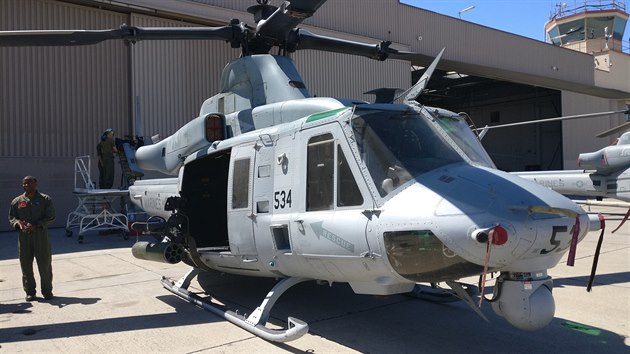 Helikoptra UH-1Y Venom je vceelovm strojem, krom pasar pojme i slunou vzbroj. Na stran je vidt nosi na rakety a prostor pro upevnn postrannho kulometu.