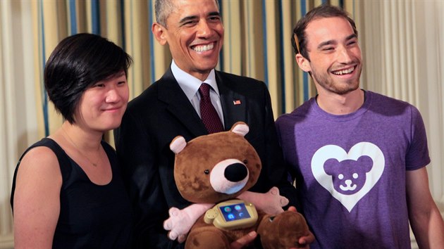 V rukou prezidenta Baracka Obamy je Jerry, chytr medvdek, kter u dti krom jinho t technice mindulness.
