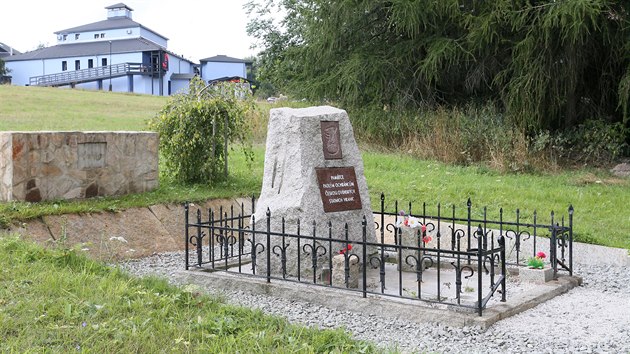 V souasnosti je na Cnovci na soukromm pozemku nedaleko hranice jen pomnk pohraninkm. Klub eskho pohrani by u nj chtl jet kopii sochy pohraninka se psem z roku 1955.