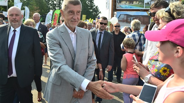 Ministr zemdlstv Miroslav Toman a premir Andrej Babi (zleva) pi zahjen Nrodnch donek (24. srpna 2019)