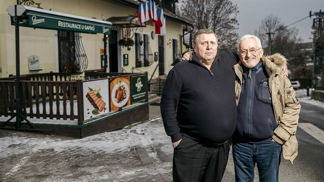 Pavel Pospíšil se svým kolegou a kamarádem
Jaroslavem Sapíkem. Recept na povidlové taštičky s ním vyměnil za svůj recept na ovocné knedlíky.