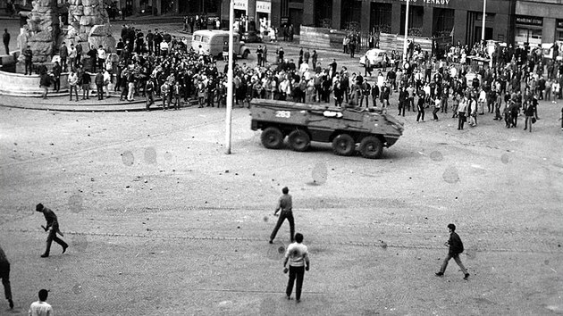 Brutln zsah i s tkou policejn a vojenskou technikou probhl v Brn 21. srpna 1969 zvlt drsn na Moravskm, tehdejm Rudm nmst a tak na nmst 25. nora, dnenm Zelnm trhu.