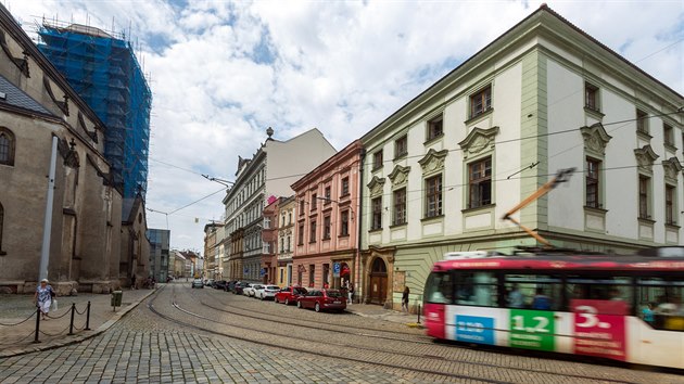 Frekventovan ulice 8. kvtna v centru Olomouce. Ji roky potebuje pedevm kvli stavu kolej a kanalizace kompletn rekonstrukci. (srpen 2019)