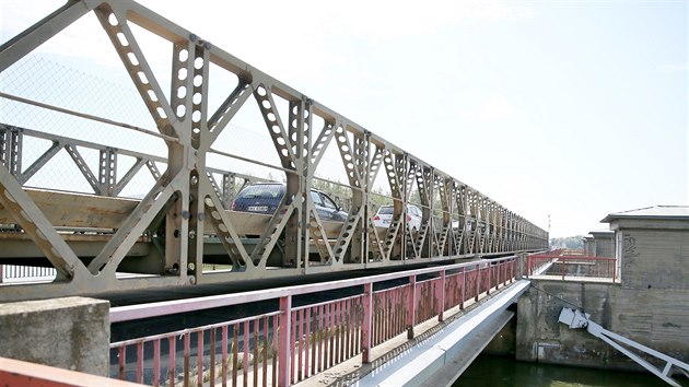 Pes provizorn most vede jeden z hlavnch tah do Rakouska.