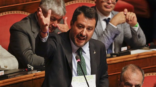 f Ligy a dosavadn ministr vnitra Matteo Salvini hovo v sentu pot, co premir Giuseppe Conte ohlsil rezignaci po rozpadu vldn koalice. (20. srpna 2019)