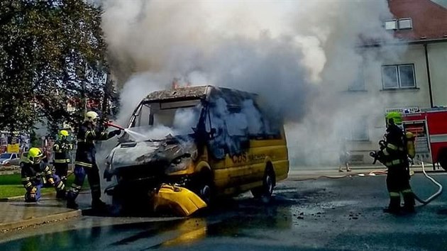 Odstaven autobus zcela shoel na autobusovm ndra v Polici nad Metuj (29. 8. 2019).