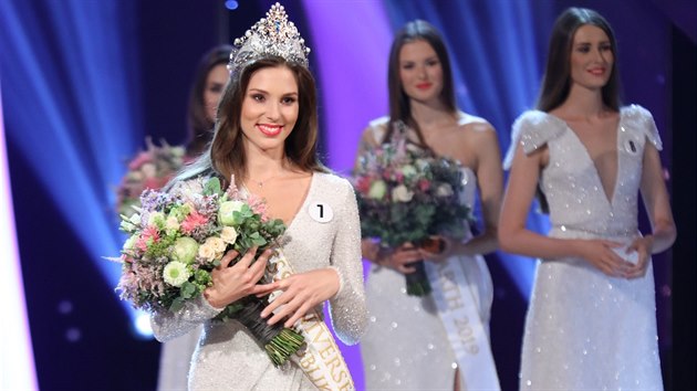 Miss Universe Slovenskej republiky 2019 Laura Longauerov (25. srpna 2019)