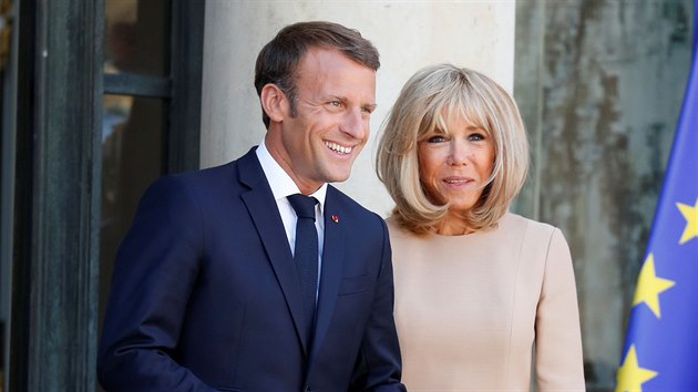 Emmanuel Macron a jeho manelka Brigitte Macronov (Pa, 22. srpna 2019)
