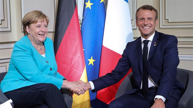 Nmeck kanclka Angela Merkelov a francouzsk prezident Emmanuel Macron na summitu skupiny vysplch svtovch ekonomik G7 v jihofrancouzskm mst Biarritz. (24. srpna 2019)