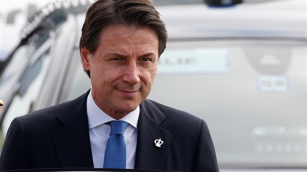 Italsk premir Giuseppe Conte dorazil na summit zem G7 v jihofrancouzskm mst Biarritz. (24. srpna 2019)