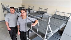 Robin Kment (vpravo) a Petr Müller, odsouzení, kteří pracovali na rekonstrukci... Robin Kment (vpravo) a Petr Müller, odsouzení, kteří pracovali na rekonstrukci...