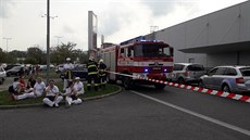 Policie musela evakuovat liberecké nákupní centrum kvůli hrozbě bombou (24.... Policie musela evakuovat liberecké nákupní centrum kvůli hrozbě bombou (24....