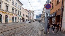 Frekventovaná ulice 8. května v centru Olomouce. Již roky potřebuje především... Frekventovaná ulice 8. května v centru Olomouce. Již roky potřebuje především...