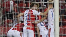 DALŠÍ VÍTĚZSTVÍ. Fotbalisté Slavie potvrdili první místo v tabulce jasným... DALŠÍ VÍTĚZSTVÍ. Fotbalisté Slavie potvrdili první místo v tabulce jasným...