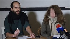 Jakub Ort a mladá aktivistka obviněná kvůli transparentu, který vyzýval k... Jakub Ort a mladá aktivistka obviněná kvůli transparentu, který vyzýval k...