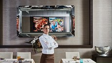 Mezi šéfkuchaři ve střední Evropě, kteří získali michelinskou hvězdu je jediná... Mezi šéfkuchaři ve střední Evropě, kteří získali michelinskou hvězdu je jediná...